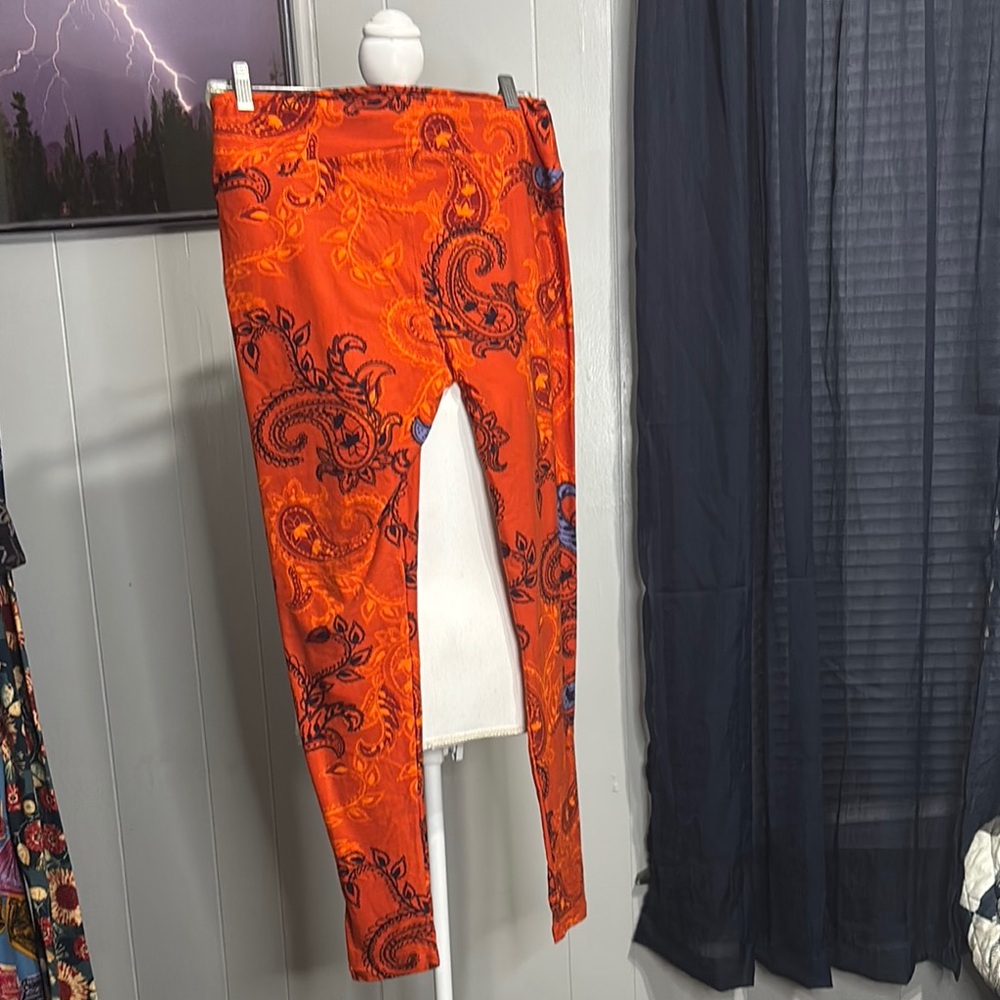Vibrant Orange‎ Paisley Leggings